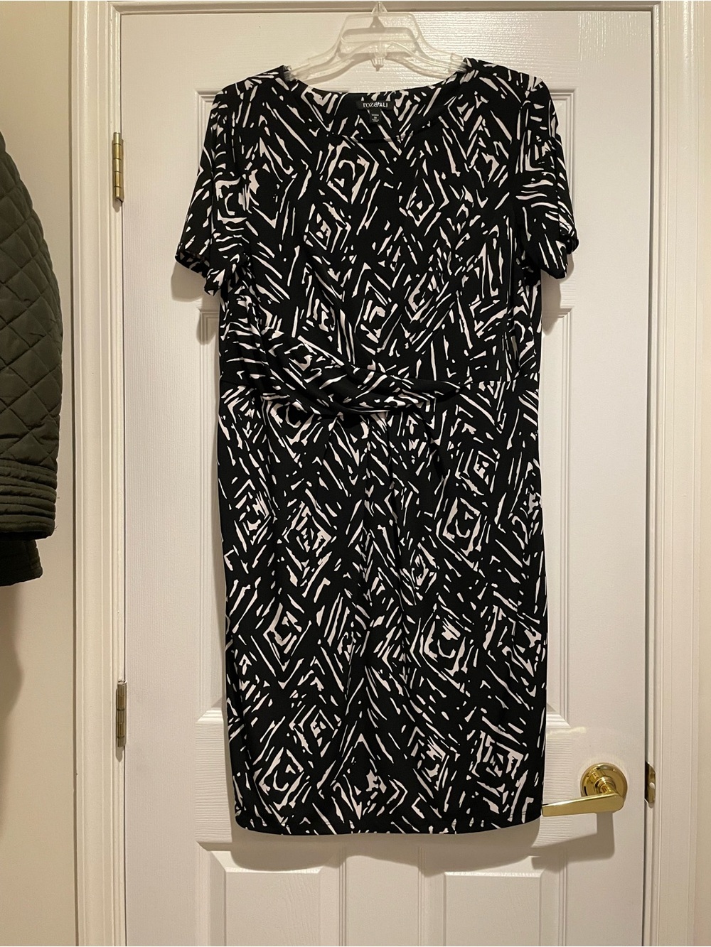Roz & Ali Black and White Abstract Print Dress $25